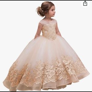 Dressy dress size 8/9 gold color